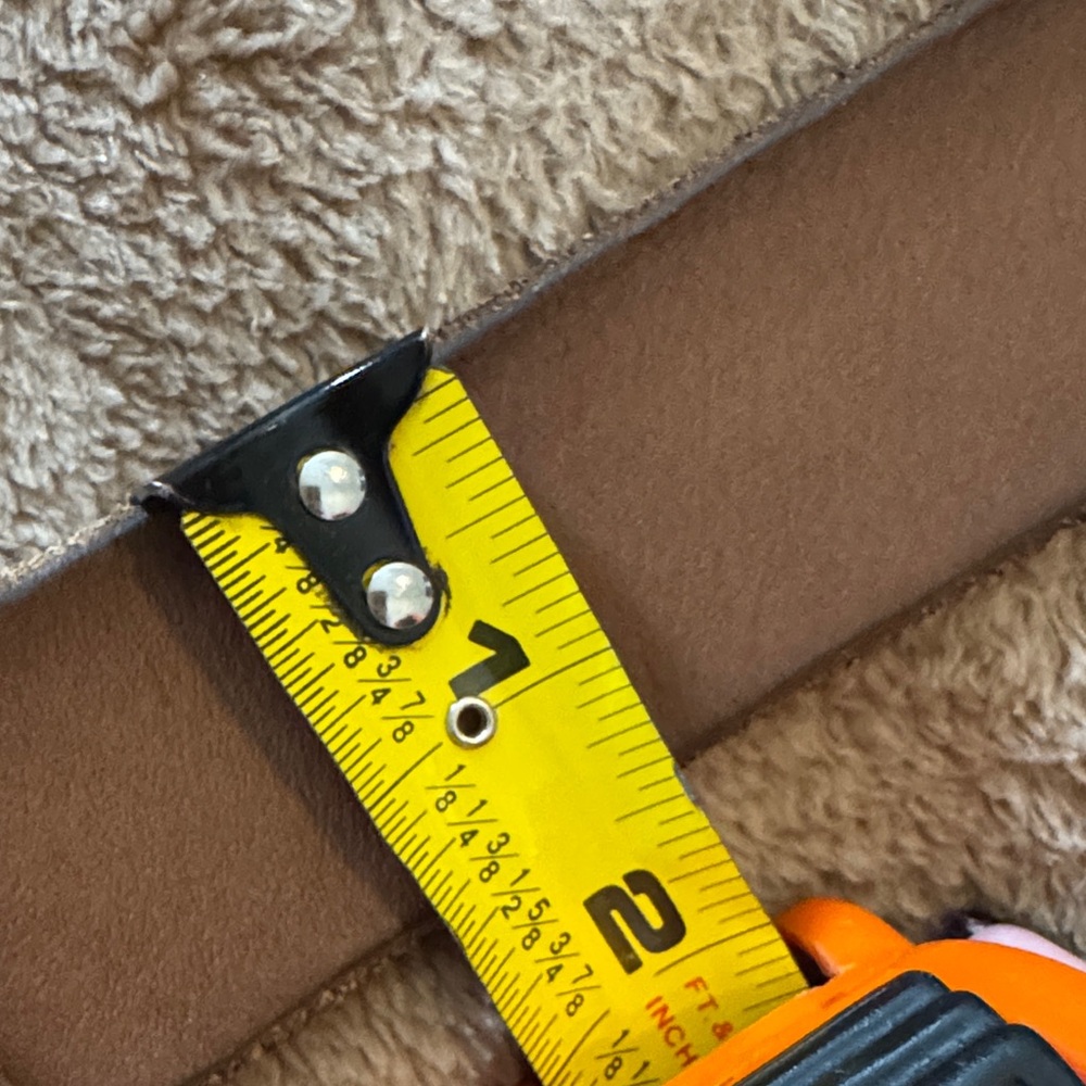 Gucci Tan Leather Belt with Gold GG Buckle - Picture 9 of 10